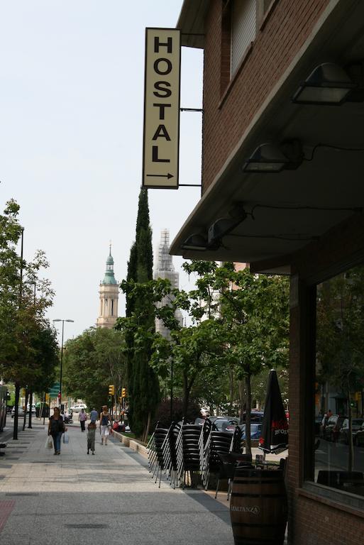 Hostal Puente De Piedra Zaragoza Ngoại thất bức ảnh