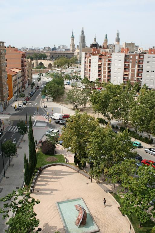 Hostal Puente De Piedra Zaragoza Ngoại thất bức ảnh